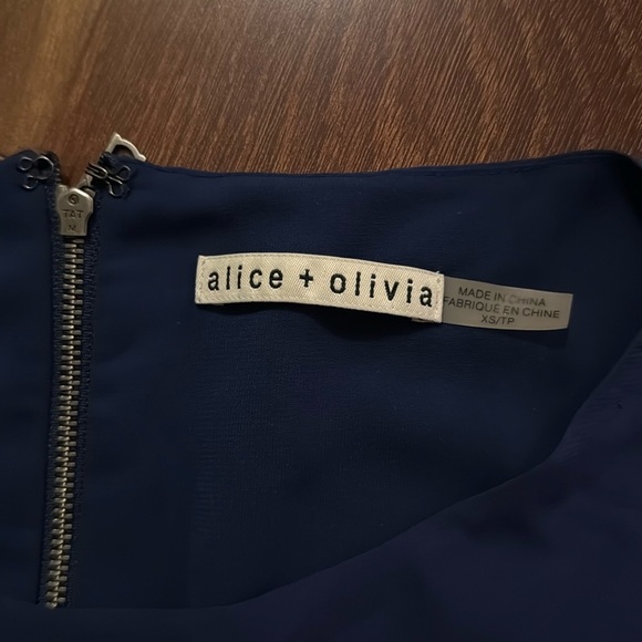 ALICE + OLIVIA Silk Blend Tunic Blouse size XS - Picture 3 of 8